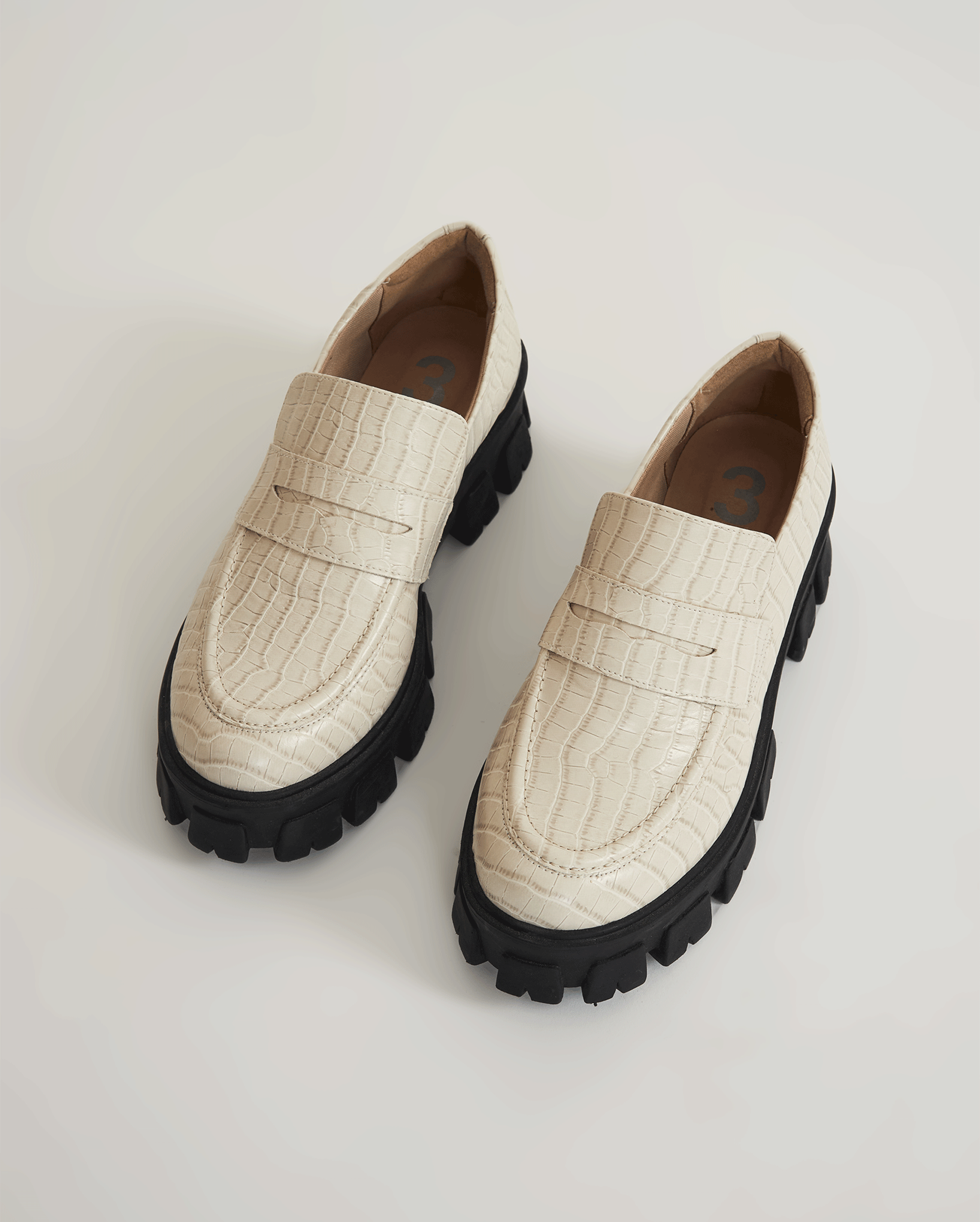 Beige oxford shoes Loja Três