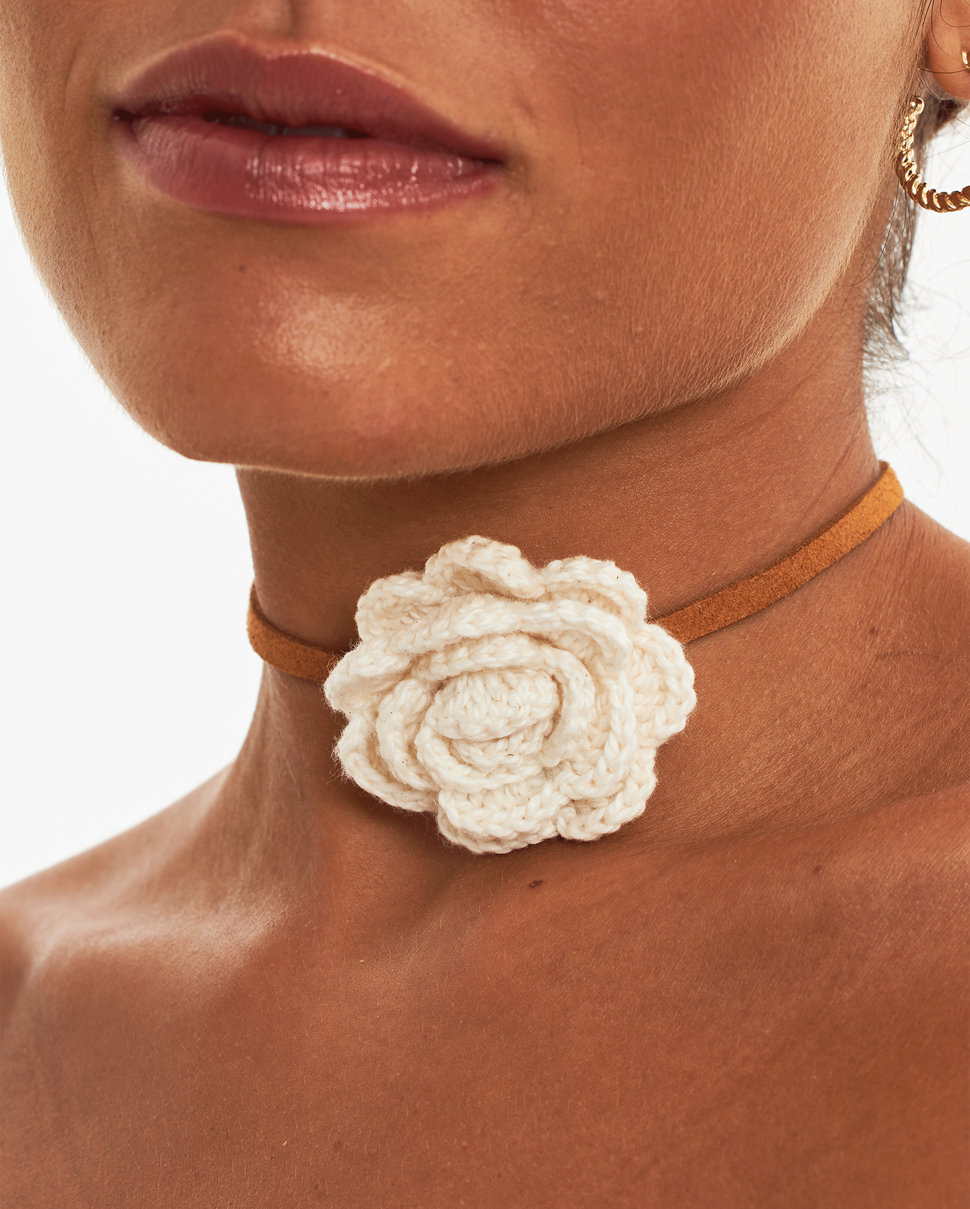 Beige Flower Necklace Wall Loja Três 4535